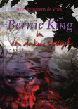 Afbeelding van Bernie King in een donkere spiegel