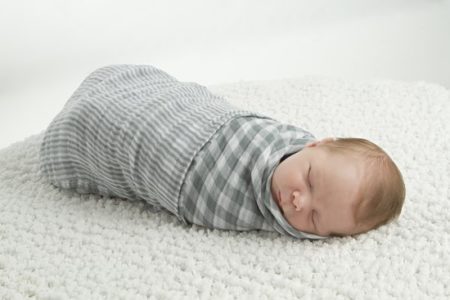 Afbeelding van Lulujo reversible swaddle 100% katoen 120x120 cm - Warm Grey